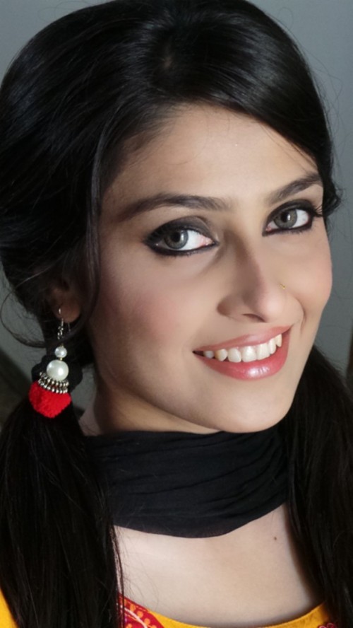 Pakistani Actress Hd Wallpapers - Ayeza Khan Young Age (#1180380) - HD ...