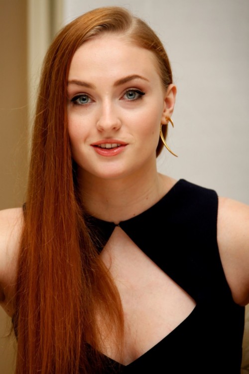 Sophie Turner Wallpaper Hd - Sophie Turner (#801274) - HD Wallpaper