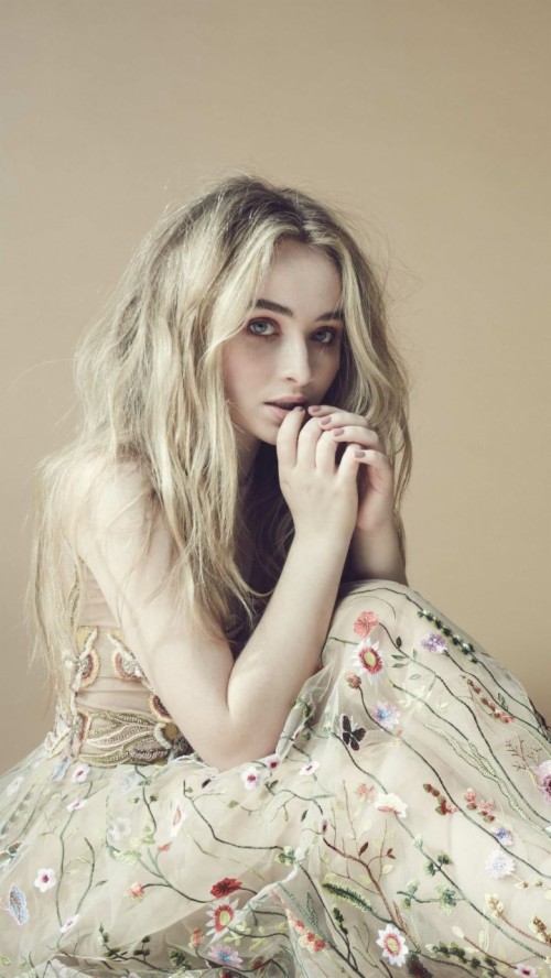 Sabrina Carpenter Photo - Sabrina Carpenter Smoke And Fire Photoshoot ...