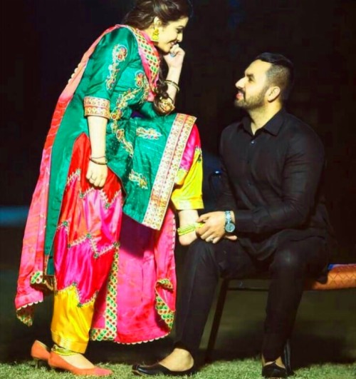 Featured image of post Images Love Punjabi Couple Pic For Dp / 121+ punjabi couple photos pics for whatsapp &amp; facebook dp.