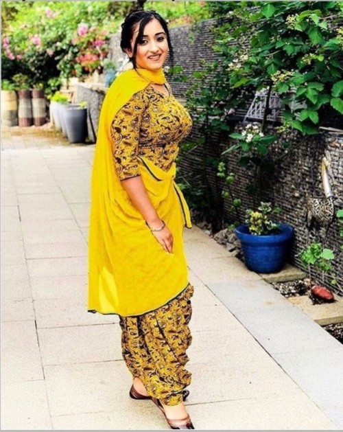 yellow suit punjabi girl