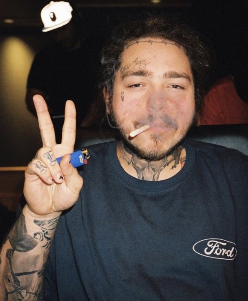 Post Malone Smoking Cigs (#2367578) - HD Wallpaper & Backgrounds Download