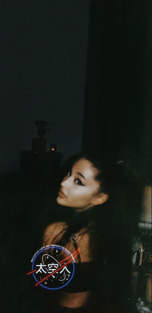 Ariana Grande Fake Smile (#2392151) - HD Wallpaper & Backgrounds Download