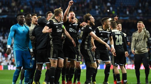 Ajax Vs Real Madrid Celebrate (#2579691) - HD Wallpaper & Backgrounds