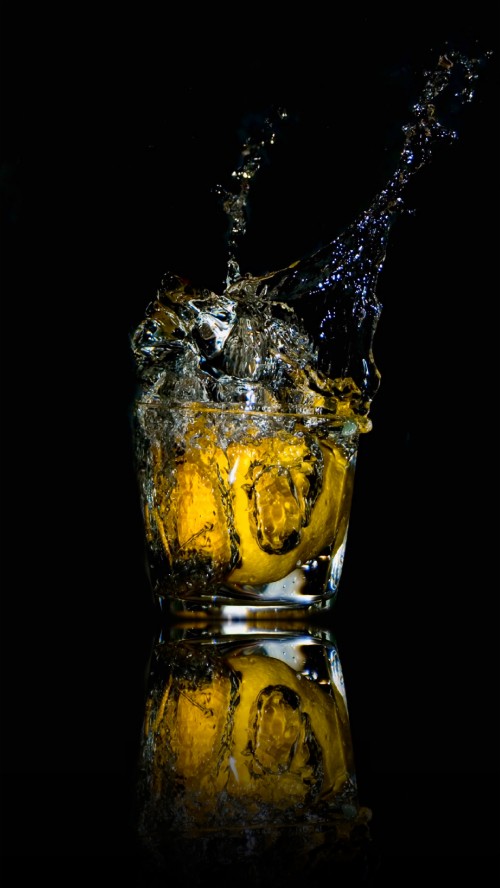 Wallpaper Lemon, Glass, Spray, Splash, Macro, Black - Lemon Splash In