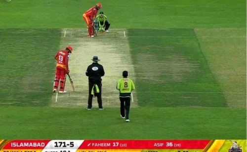 Random Match Scene Between Islamabad United And Lahore - Player ...