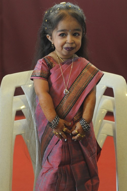 Jyoti Amga Wallpaper For Iphone Free - Jyoti Amge 2011 (#669518) - HD ...