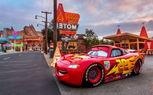 Cars 2 Neon Lightning Mcqueen (#967234) - HD Wallpaper & Backgrounds ...